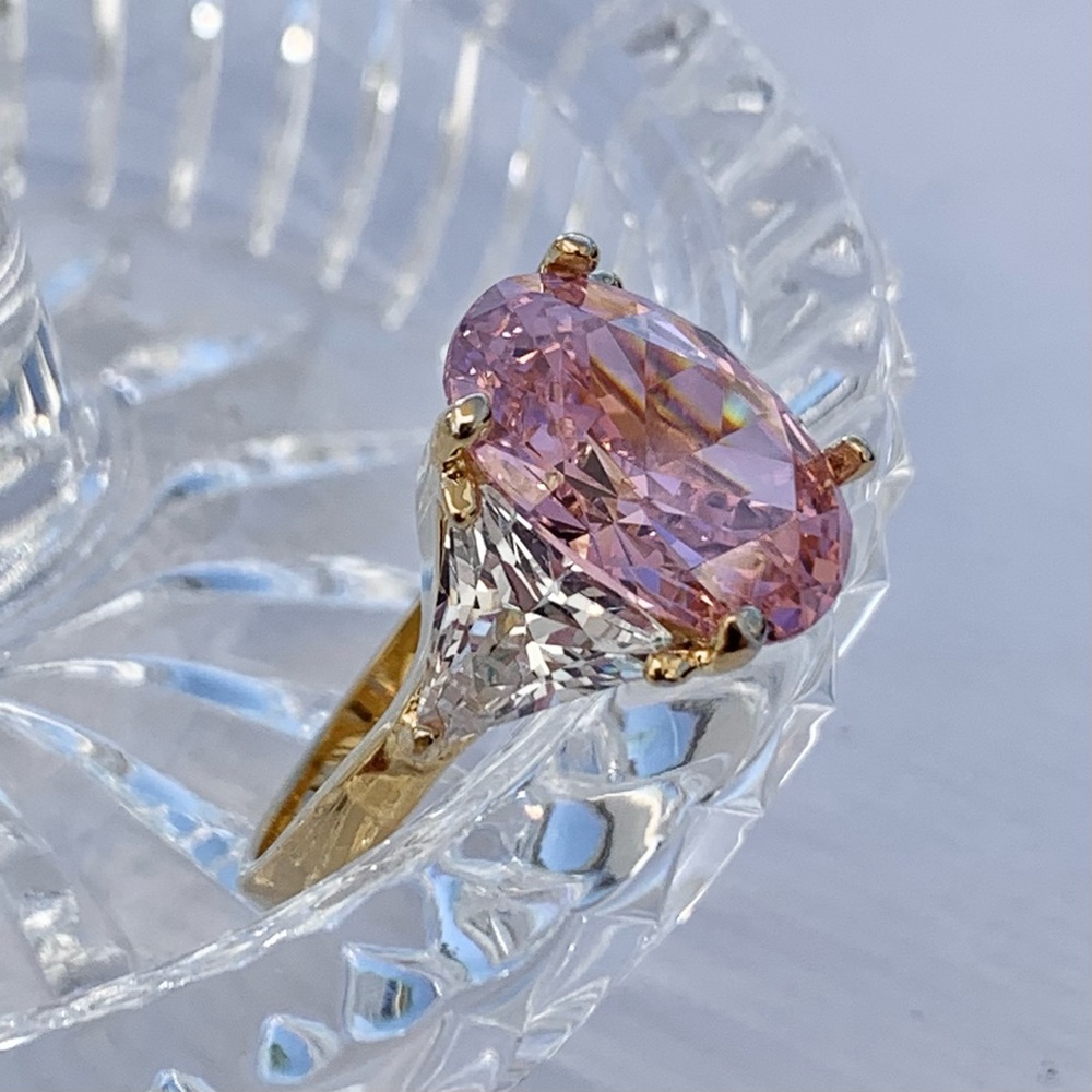 EDCO Light Pink Oval & Clear Trillions Costume Jewelry Cocktail Ring, Size 5-3/4